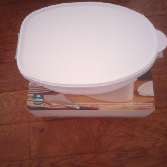 Tupperware XL Food Storage  Container 1.55 Gallon 3 Piece Set New - Picture 3 of 4
